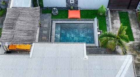 Bird's eye view, Pool view