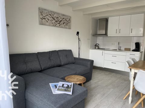 Kitchen or kitchenette, Seating area