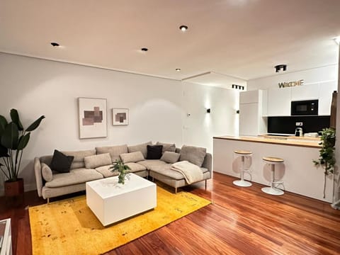 TV and multimedia, Kitchen or kitchenette, Living room, Seating area