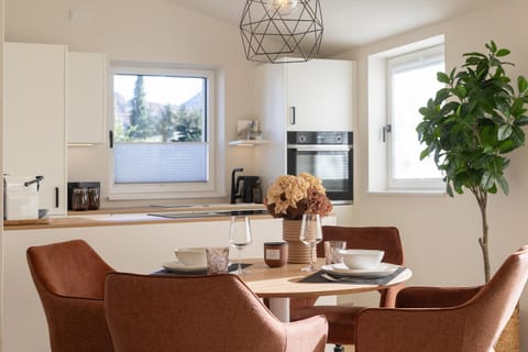 Coffee/tea facilities, Kitchen or kitchenette, Seating area, Dining area, pet friendly, stove