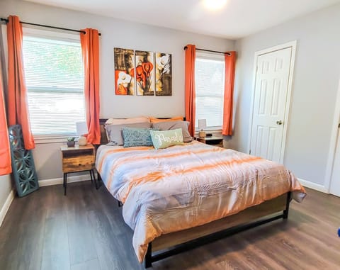Bed, Living room, Photo of the whole room