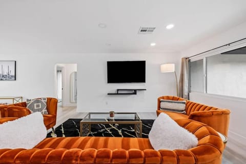 Sip Sip Away by Rather Be Properties House in Palm Springs