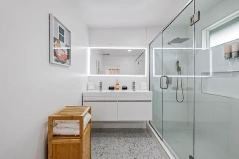 Sip Sip Away by Rather Be Properties House in Palm Springs