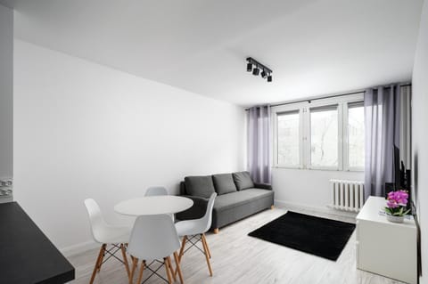 Living room, Seating area, Dining area, internet