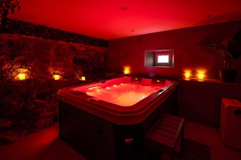 Hot Tub, Hot Tub, Spa and wellness centre/facilities