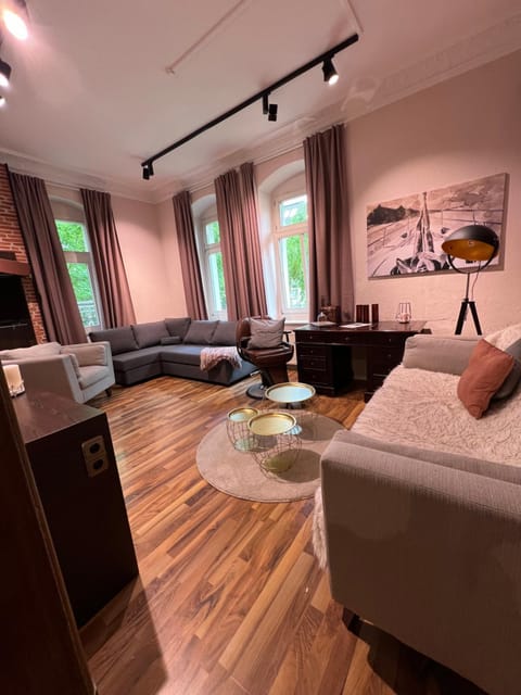 Living room, Photo of the whole room, Seating area