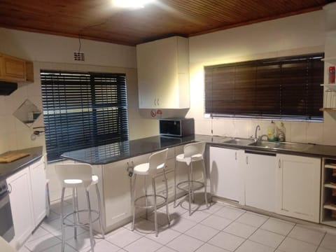 Cape Town 5 bedroom house Belhar House in Cape Town