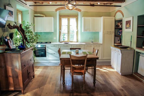 TV and multimedia, Kitchen or kitchenette, Seating area, Dining area