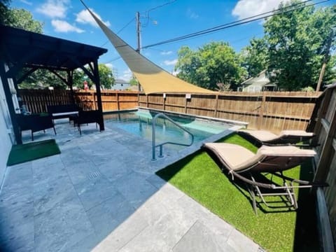 Swimming pool, Swimming pool