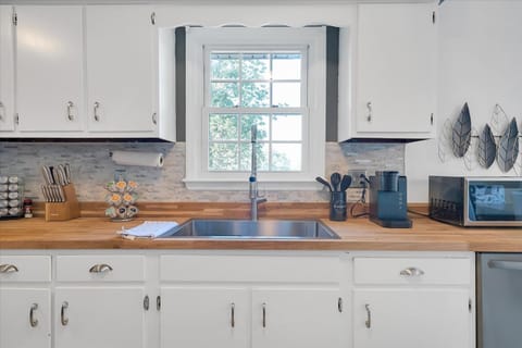 Coffee/tea facilities, Kitchen or kitchenette, dishwasher, minibar, stove, toaster