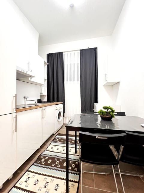 Kitchen or kitchenette, Dining area, stove, washing machine