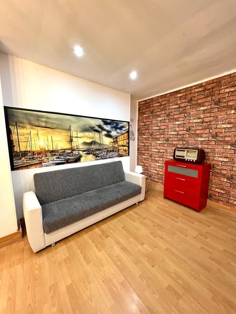 Bed, TV and multimedia, Living room, Photo of the whole room, Seating area