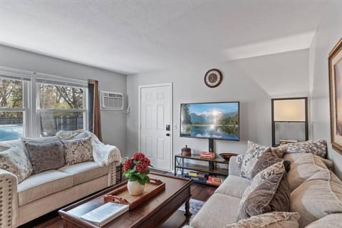 TV and multimedia, Living room, Seating area