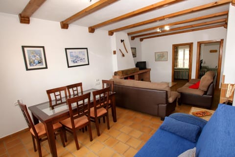 Seating area, Dining area