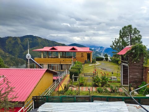 Property building, Day, Natural landscape, Garden, Garden view, Mountain view