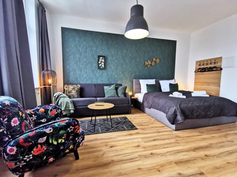 Bed, Living room, Photo of the whole room, Seating area, Bedroom, towels
