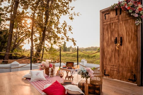 Patio, Day, Natural landscape, Garden, View (from property/room), Balcony/Terrace, Dining area, Garden view