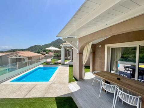 Dining area, Pool view, Swimming pool
