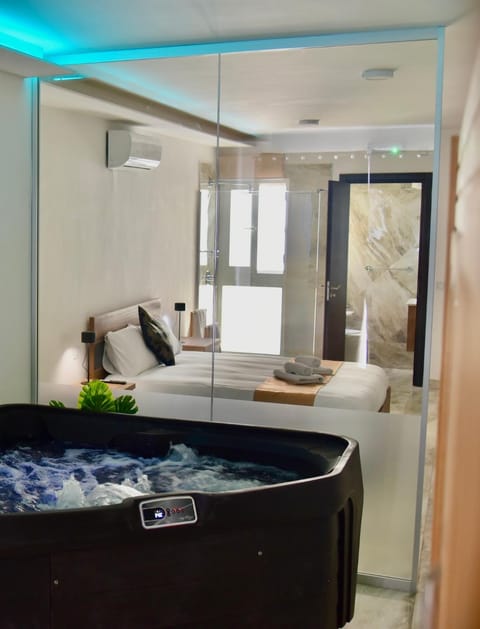 Bed, Spa and wellness centre/facilities