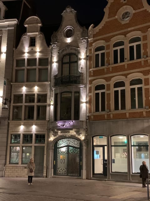 Property building, Location