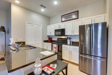 Tuscaloosa Condo Steps to Bryant-Denny Stadium! Apartment in Northport