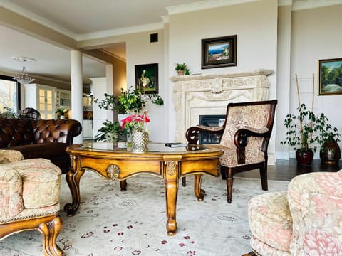 Communal lounge/ TV room, Living room, flat iron