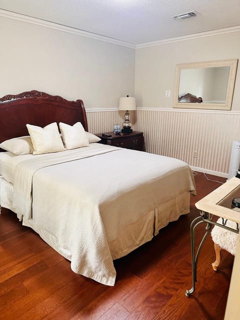 Nice and peaceful bedroom Vacation rental in Texarkana