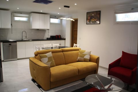 Kitchen or kitchenette, Living room