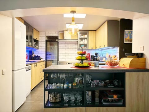 Kitchen or kitchenette, minibar, pet friendly, stove