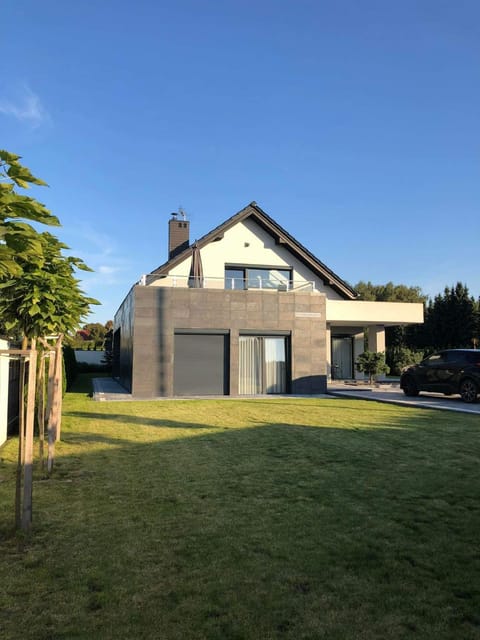 Property building, Day, Garden, Garden view