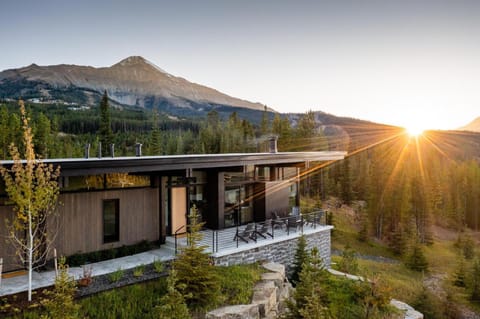 5 Thistle Way by Moonlight Basin Lodging House in Big Sky