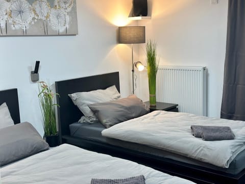 Bed, Bedroom, internet