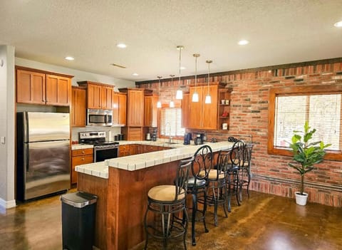 Kitchen or kitchenette, Dining area, dishwasher, minibar, pet friendly, stove, toaster
