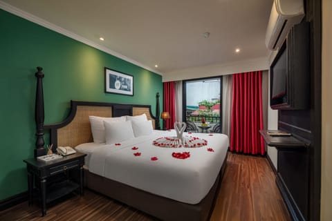 Bed, View (from property/room), View (from property/room), Bedroom