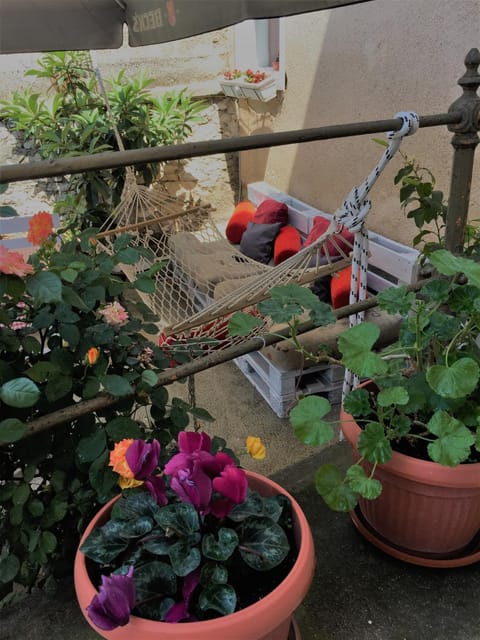 Garden, Seating area