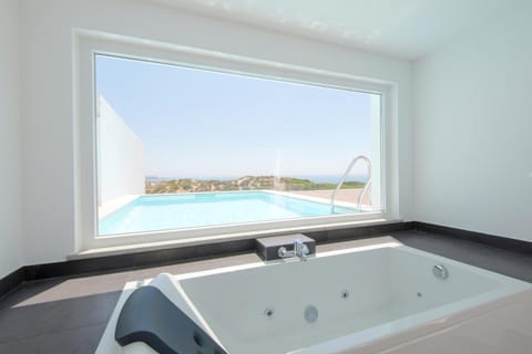 Hot Tub, Sea view, Swimming pool