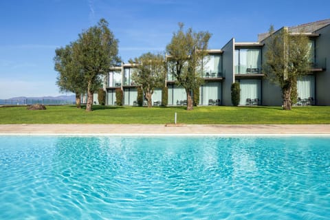 Area and facilities, Swimming pool