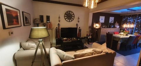 COSY HOUSE 6BEDROOMS GARDEN House in Antwerp