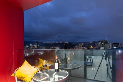 View (from property/room), Balcony/Terrace, Dining area, City view