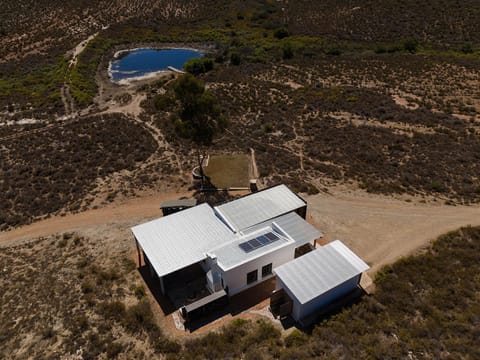 Property building, Day, Natural landscape, Bird's eye view, Lake view, Mountain view