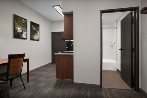 Bathroom, Kitchen or kitchenette, Seating area