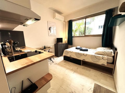 Bed, Photo of the whole room, kitchen, air conditioner