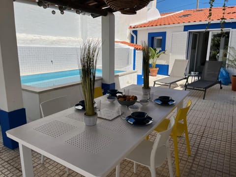 Patio, Balcony/Terrace, Dining area, Pool view, Swimming pool, sunbed