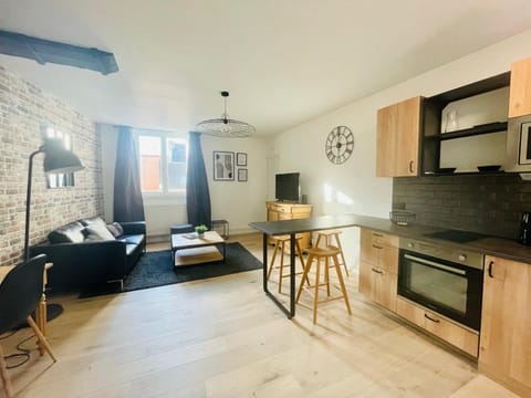 Kitchen or kitchenette, Living room