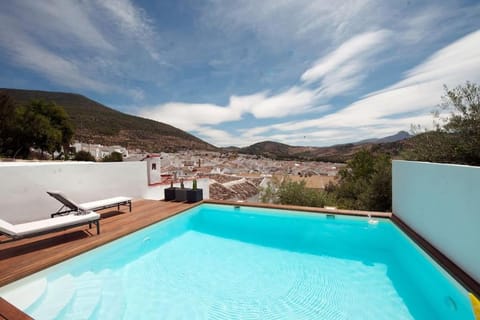 Natural landscape, Mountain view, Pool view, Swimming pool, sunbed