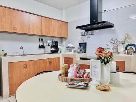 Coffee/tea facilities, Food and drinks, Dining area, toaster