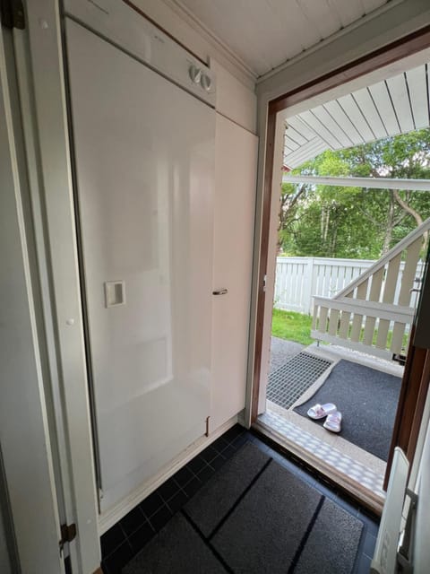 Pronssi Villa, Vuokatin ytimessä sisältyy Ilmainen pysäköinti, Sauna, etu terassi ja piha alue, Wi-Fi, SmartTV Apartment in Finland