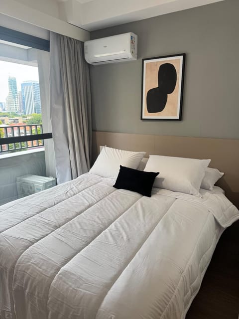 Bed, Photo of the whole room, Bedroom, air conditioner