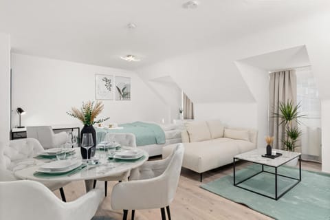 Bed, Living room, Photo of the whole room, Seating area, Dining area, Bedroom