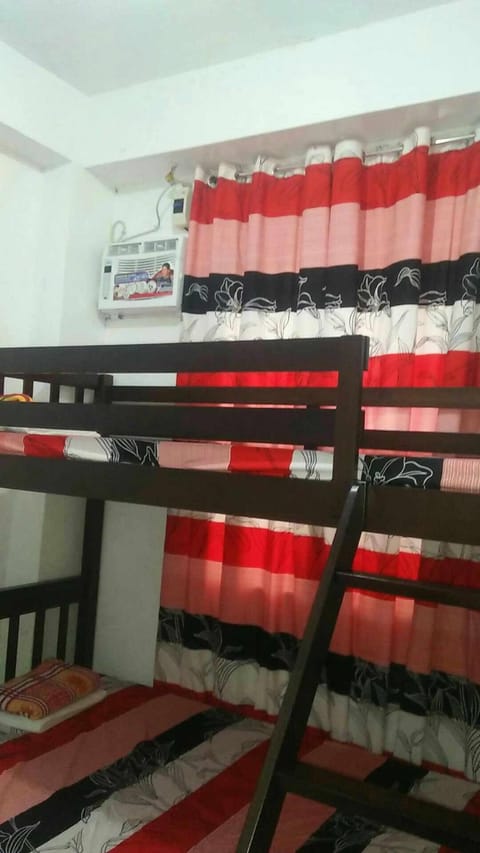 Bedroom, bunk bed